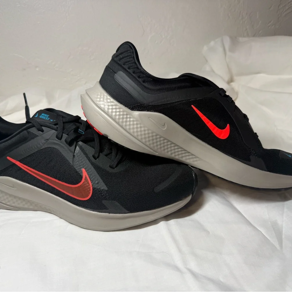 Nike quest 5 Black/crimson Shoes mens size 11.5 - Picture 1 of 10